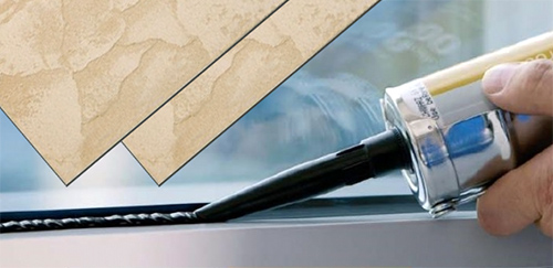 Главными критериями максимальной толщины клея выступают вес и размеры плитки