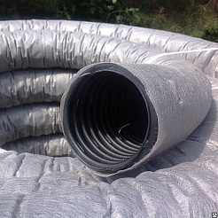 Агригазполимер Труба дренажная гофр. ПНД с перфорацией и геотканью Ду 110 (50 м) – фотография-2