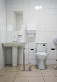 Оскольская керамика Унитаз-компакт Персона Премиум с двойным поручнем для инвалидов – фотография-5