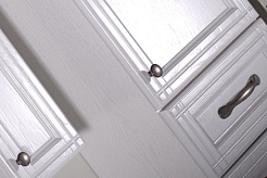 ASB-Woodline Пенал для ванной Берта 40/2 белый/патина серебро, массив ясеня – фотография-3