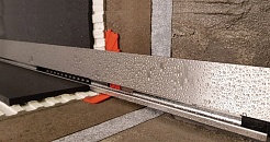 BERGES Wasserhaus Душевой лоток Wall 1000 090157 хром матовый – фотография-4